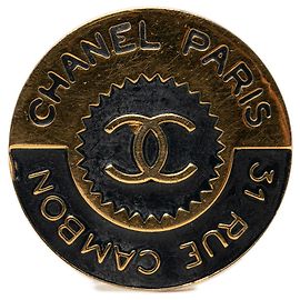 Broche Chanel Gold CC Plaqué Or Émail 31 Rue Cambon Doré