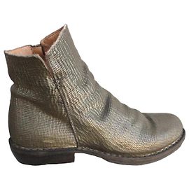Autre Marque Fiorentini + Baker Gold Metallic Leather Ankle Boots Golden