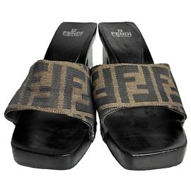 Fendi Mules à plateforme Zucca Marron Noir
