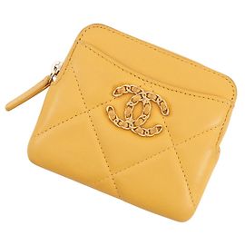 Monedero de piel de cordero amarillo Chanel Amarillo