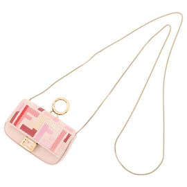 Borsa Fendi Nano Baguette Charm Rosa