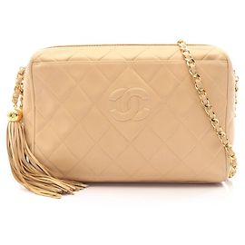 Bolsa de ombro Chanel Matelassé com tassel Bege