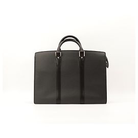 Louis Vuitton Pasta executiva em couro Taiga Preto