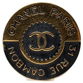 Chanel Cambon Brosche mit rundem Logo Schwarz Golden