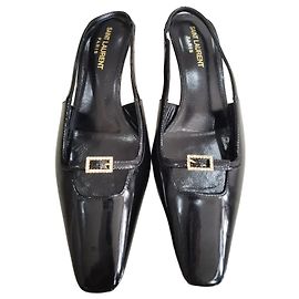 Saint Laurent Slingback-Pumps aus schwarzem Lackleder Schwarz