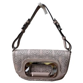 Loewe Borsa a tracolla Anagram Coated Canvas Kite Baguette Rosa Beige Grigio