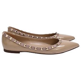 Valentino Garavani Rockstud Ballet Flats in Beige Patent Calf Leather Beige