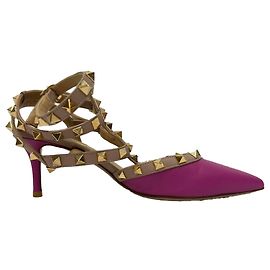 Valentino Garavani Sandálias Rockstud Valentino em couro rosa e bege Marrom Rosa