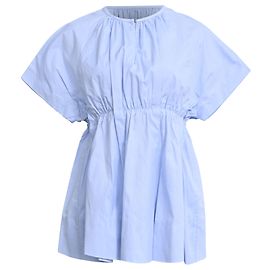 Victoria Beckham Kurzarm-Bluse aus hellblauer Baumwolle Blau Hellblau