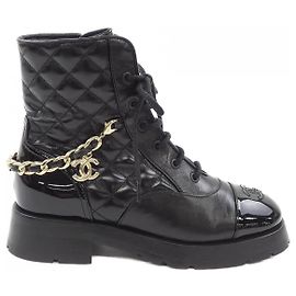 Chanel Stiefel aus glänzendem Lackleder Schwarz