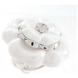 Chanel Camelia Large Ring aus Weißgold und Keramik Weiß