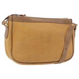Bolsa de Ombro LOEWE Anagram em Couro Bege Ouro Auth 186856 Bege Dourado