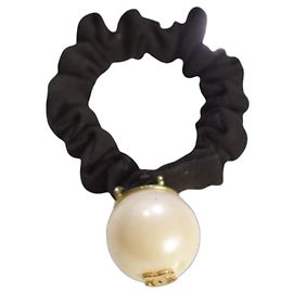 Chanel Scrunchie Perla Oversize Logo CC Fall 2016 Bianco