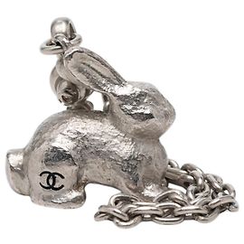 Portachiavi e charm per borsa Chanel Silver CC in ottone con coniglio Argento