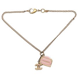 Pulseira Charm Chanel 31 Rue Cambon em banho de ouro e esmalte CC Gold Outro
