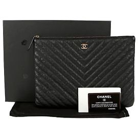 Chanel Clutch Caviar Classic New Medium Nero