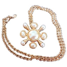 Colar com pingente Kenneth Jay Lane KJL Dourado