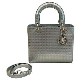Bolsa Lady Dior Mini em couro prateado Prata