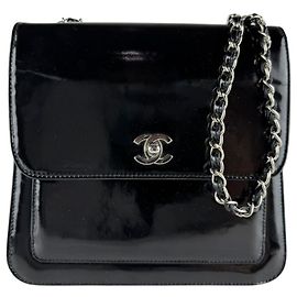 Borsa a tracolla Chanel in pelle vernice Nero