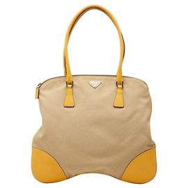 Bolsa Tote Prada com placa de logotipo Triangle Bege Amarelo