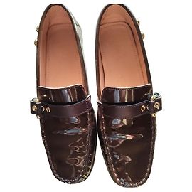 Louis Vuitton Mocasines de charol marrón Castaño