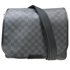 Louis Vuitton Daniel Messenger Damier Graphite MM Noir