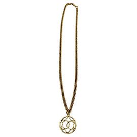 Collar de cadena larga con medallón calado Coco Mark de Chanel Dorado