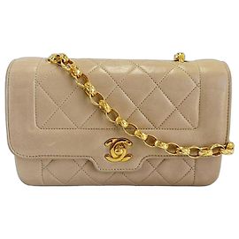 Bolsa de Ombro Chanel Matelassé Diana Flap Bege