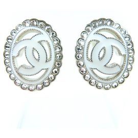Chanel Pierce Ohrringe Weiß