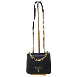Prada Borsa a spalla Saffiano in pelle nera Nero