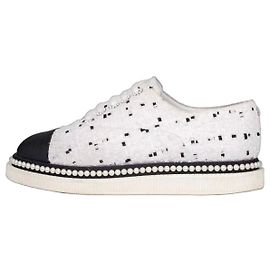 Zapatillas de textil blanco Chanel con puntera contrastada Talla 36 de segunda mano Otro