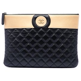 Clutch Chanel Black CC Bicolor in agnello trapuntato Nero