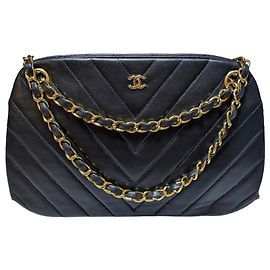 Chanel Chevron Handtasche aus schwarzem Lammleder Schwarz