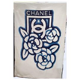 Toalha de Praia Chanel Camellia e Logo Branco Azul