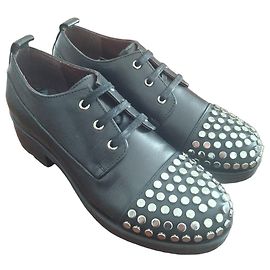 Autre Marque Scarpe stringate in pelle nera con borchie Nero