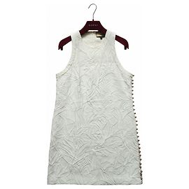 Texturierte Gucci Mini-Kleid mit goldenen Nieten Weiß