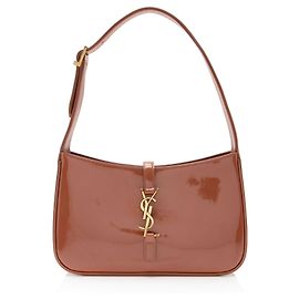 Bolsa Hobo Le 5 À 7 em couro envernizado com monograma Saint Laurent Marrom