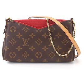 Clutch Louis Vuitton Monogram Pallas com corrente e alça de ombro Fuschia Monograma