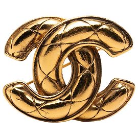Broche Chanel Gold CC acolchoada banhada a ouro Dourado