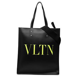 Tote Valentino em couro de vitelo preto com Rockstud VLTN Preto