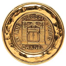 Chanel Medaillon-Brosche 31 Rue Cambon Vergoldet Golden