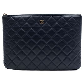 Pochette Chanel Blue Medium Quilted Lambskin O Case Bleu Bleu Marine
