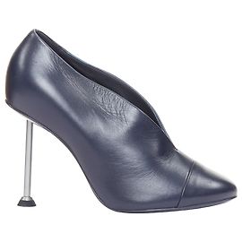 Stilettos de cuero plateado Pin de Victoria Beckham Negro