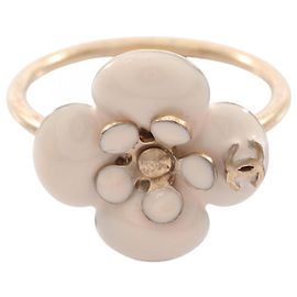 Anillo tipo banda Chanel Coco Mark Flower Blanco Dorado