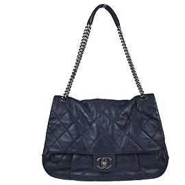 Chanel Flap Shoulder em couro Azul marinho