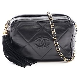Bolsa de Ombro Chanel Matelassé com Tassel Preto