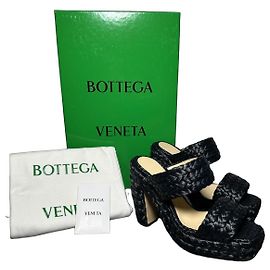 Sandale Bottega Veneta Canalazzo Raffia Trinity Weave Taille 39 (Set complet) Neuf/Original Noir