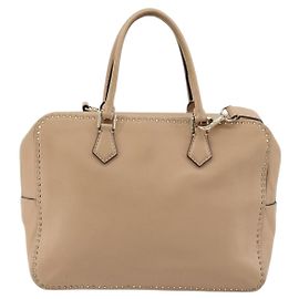 Sac Valentino Garavani Convertible Zip Satchel en cuir avec Micro Rockstuds Medium Beige