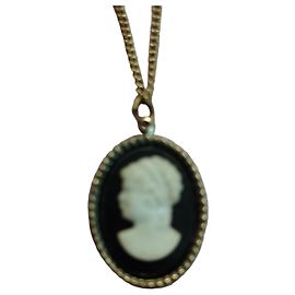 Autre Marque Colar com pingente de Cameo Preto Branco Dourado