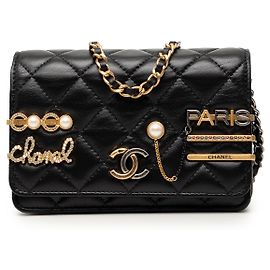 Carteira com corrente Chanel Black Mini CC em couro de cordeiro matelassê Coco Clips Preto